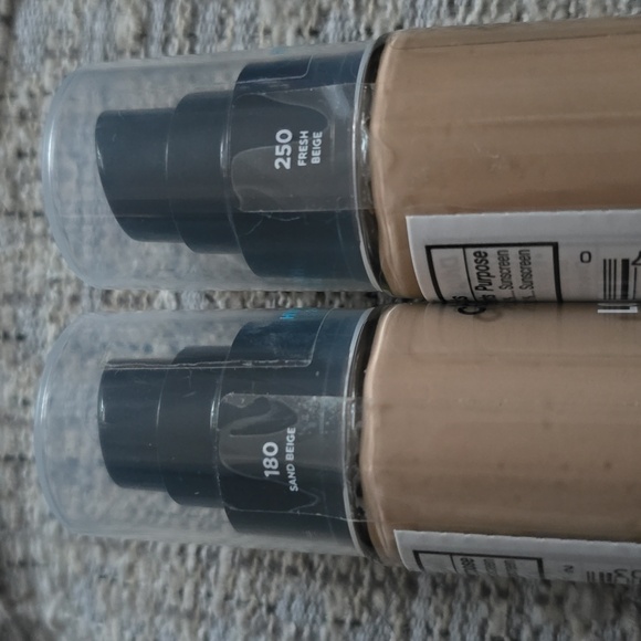 REVLON BRAND COLORSTAY LONGWEAR MAKEUP FOUNDATION  BUNDLE OF 2 - Picture 7 of 9
